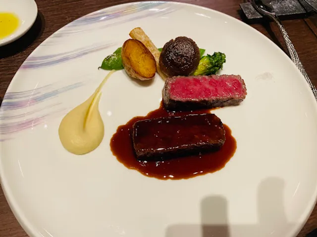 Ocean Milano Seafood & Roast Beef