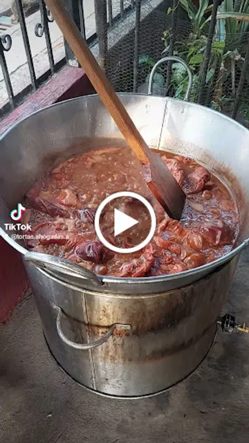 Tortas Ahogadas Adrian