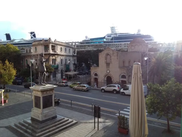 Piazza SS. Annunziata dei Catalani