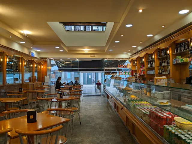 Café Restaurante Nicola de Coimbra, Lda