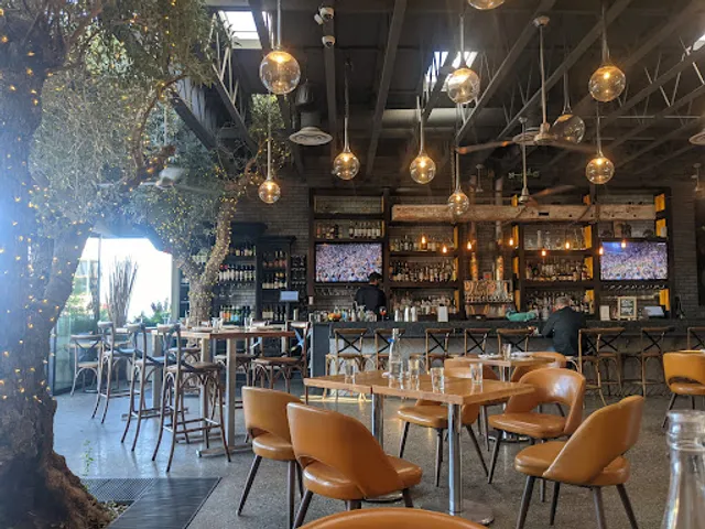 Roe Seafood - Restaurant