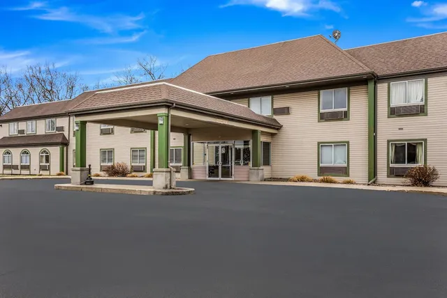 Econo Lodge Whitehall near Michigan's Adventure