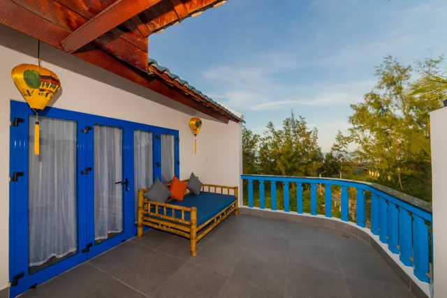 LOCAL BEACH FRONT VILLAS