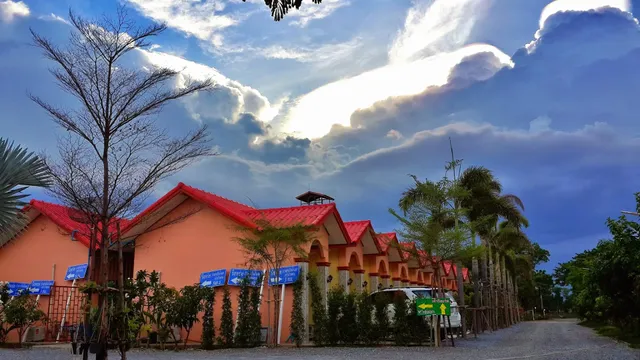 Baan Suan Rim Nam Resort, Suphan Buri