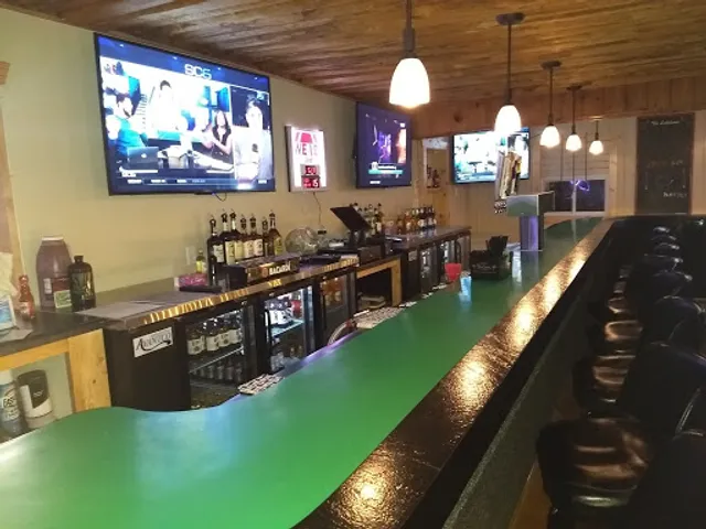 Lakehouse Bar and Grill