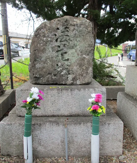 「桂川連理柵」の史跡 お半長右衛門供養塔