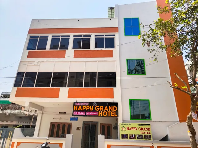 Super OYO Happy Grand Hotel