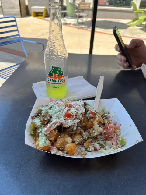 Na’cho Average Food Truck