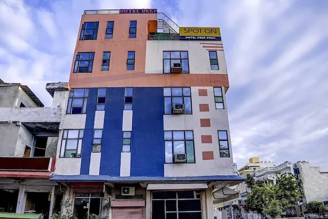 SPOT ON 39561 Hotel Deep