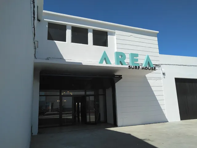 Area Surf House