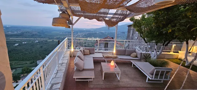 OIKOS - Guesthouse & Rooftop