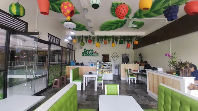 Green Smoothie Plant-Powered Kitchen