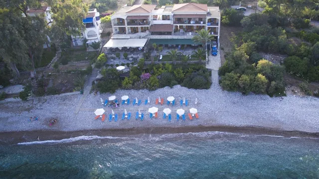 Grekis Beach Hotel and Apartments