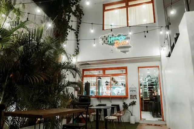 Lemmy's Bistro and Apéro Bar