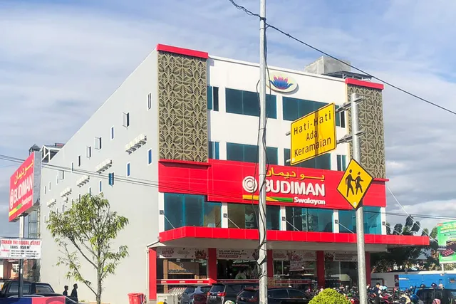 RedDoorz Plus @ Lotus Residence