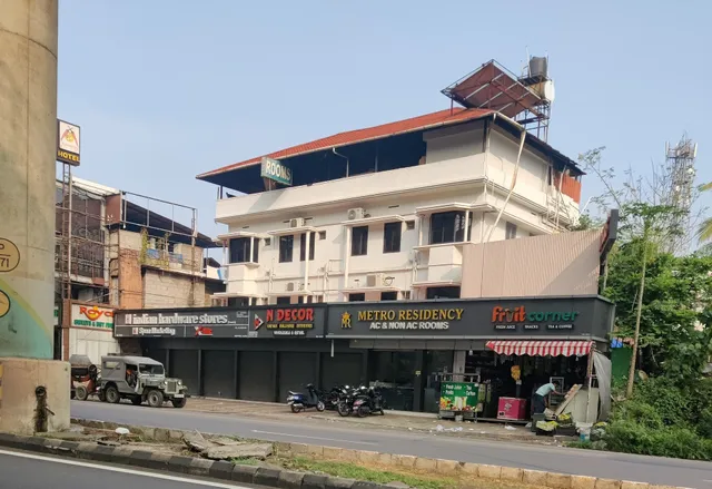 SPOT ON Metro Residency