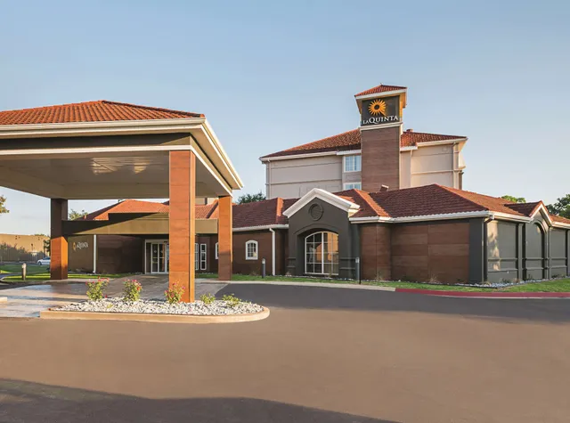 La Quinta Inn & Suites by Wyndham Alexandria Airport