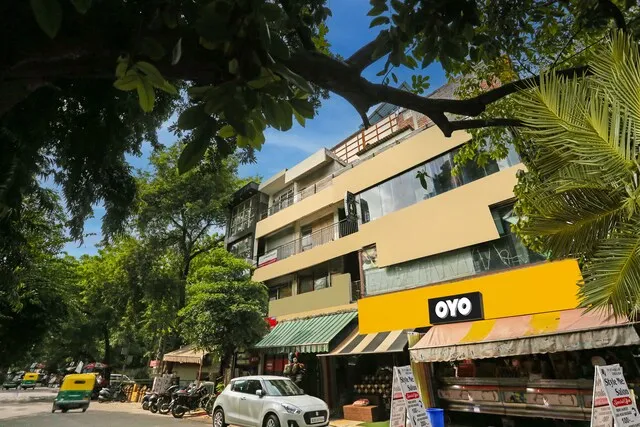 OYO Flagship Hotel Happy Hours