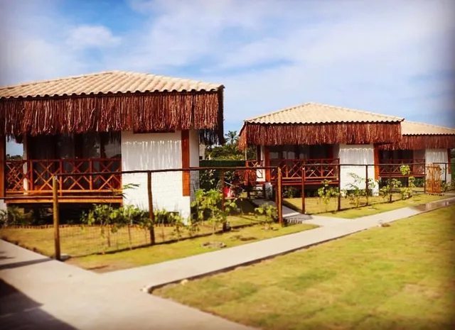 POUSADA, RESTAURANTE & SURF SHOP - LUAR DO LEÃO Bungalow, Surf & Food.