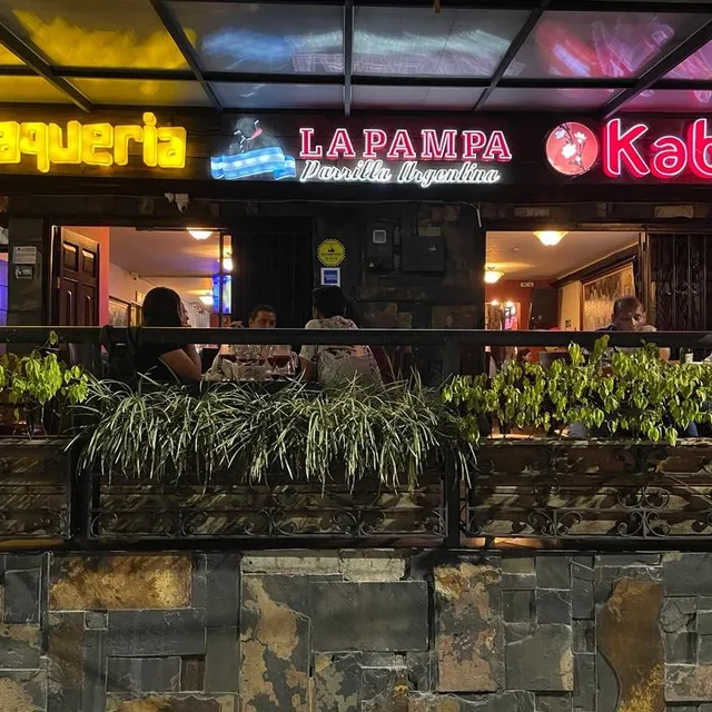 La Pampa Parrilla Argentina (Laureles, 2 Parque) Música en Vivo