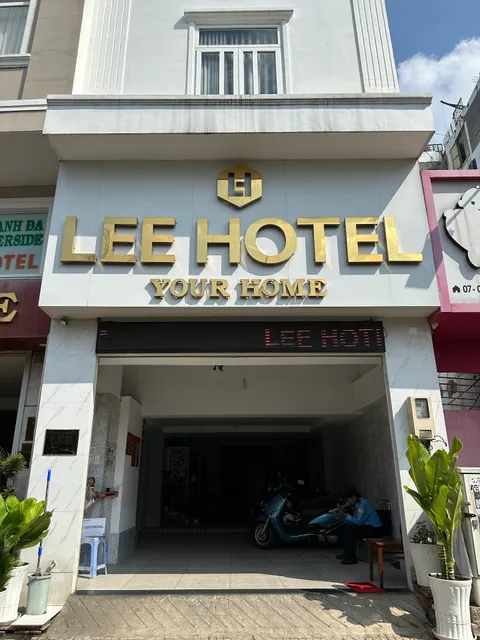 LEE HOTEL