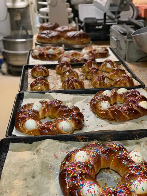 Yolanda's Bakery Deli & Pizza