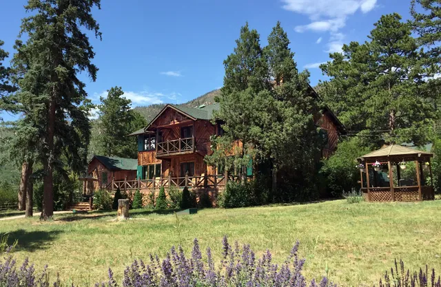 Rocky Mountain Lodge