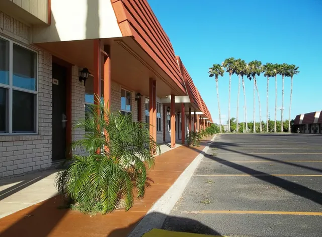 Victoria Palms Inn & Suites