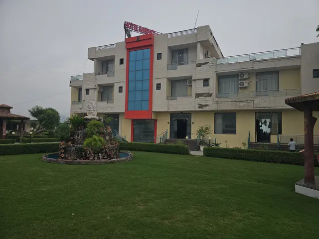 HOTEL GANPATI PALACE