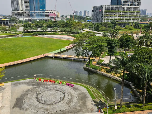 Setia City Park, Oval Lawn