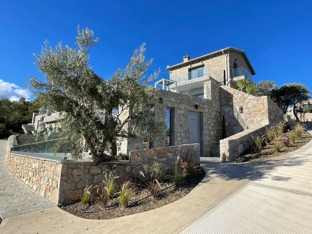 Grey house villas: Vila Óneiro, Ómorfi suite, Vila Pétra