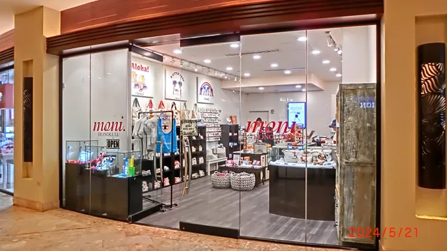 Moni Honolulu Sheraton