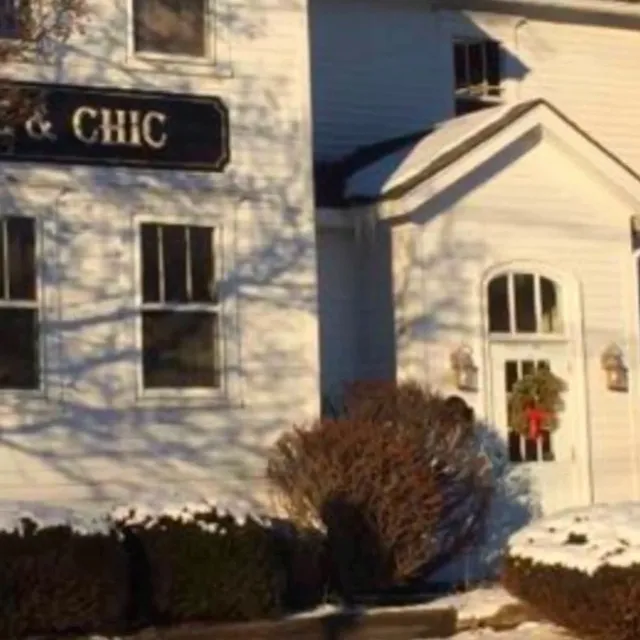 Antique & Chic Winfield