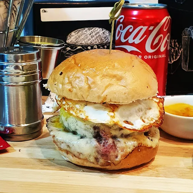 THE BEST BURGUER HAMBURGUERIA ARTESANAL