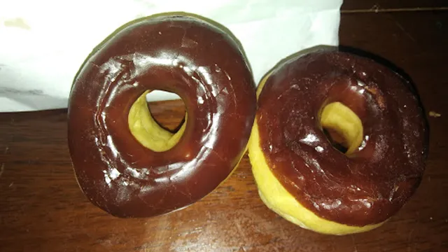 Mom's Donuts & Bakery