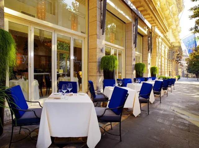 Doney Restaurant & Café