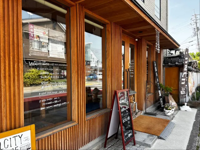 銘木（めいぼく）カフェSHIKI