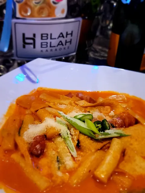 blah blah karaoke (블라블라 노래방)