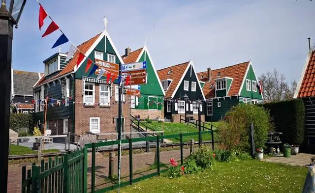 Stoom Klompenmakerij Marken - NL Online.NL