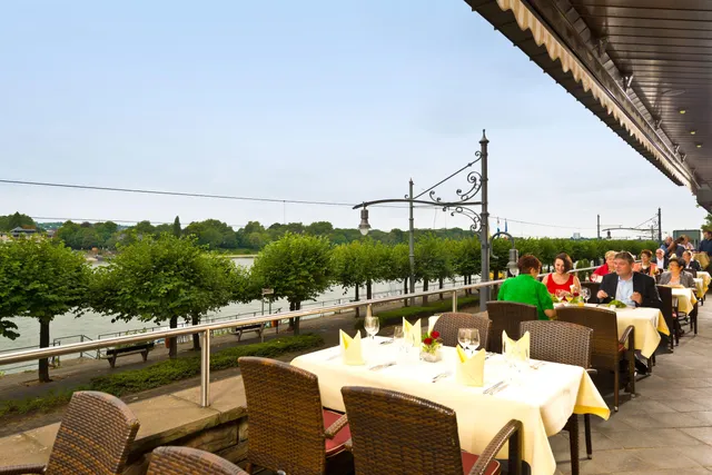 Restaurant „Rheinterrassen“ mit Sommerterrasse