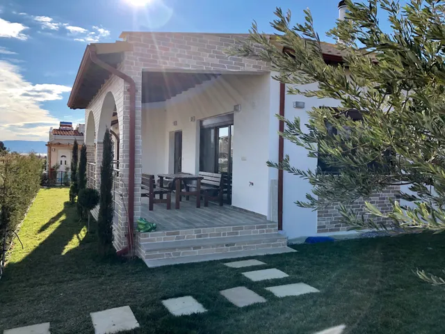 Paralia Ofrinio House & Garden