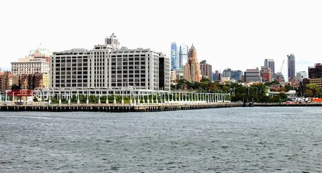 Brooklyn Bridge Park - Pier 6 - Beach Volleyball Courts