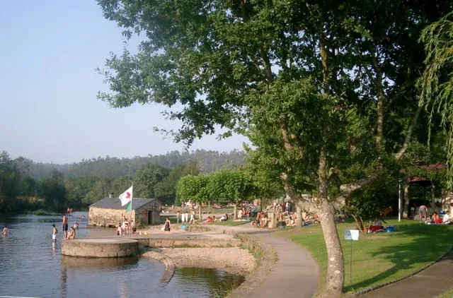 Praia fluvial de Tapia, Ames