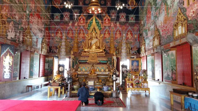 Wat Sutthiwat Wararam (Wat Chong Lom)