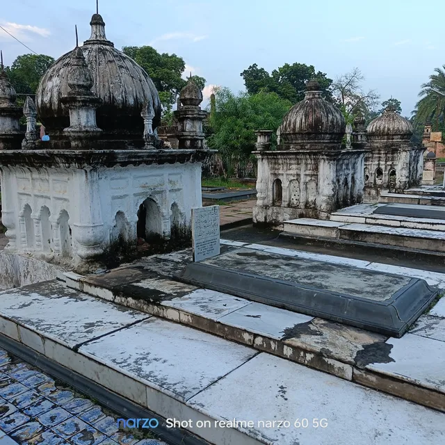 Jafraganj Cemetery (1100 tomb)
