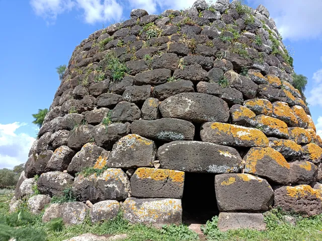 Nuraghe Zuras