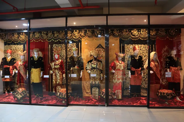 RAZ MUSEUM & GALLERY