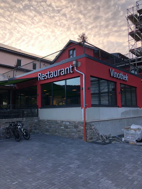 „Wine & Dine“ SB-Restaurant und Weingarten im Mosel Village Resort