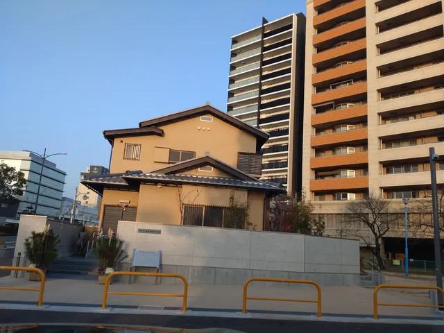 ワカヤマシリツアリヨシサワコキネンカン