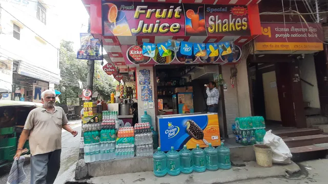 Bhagwan Juice Corner